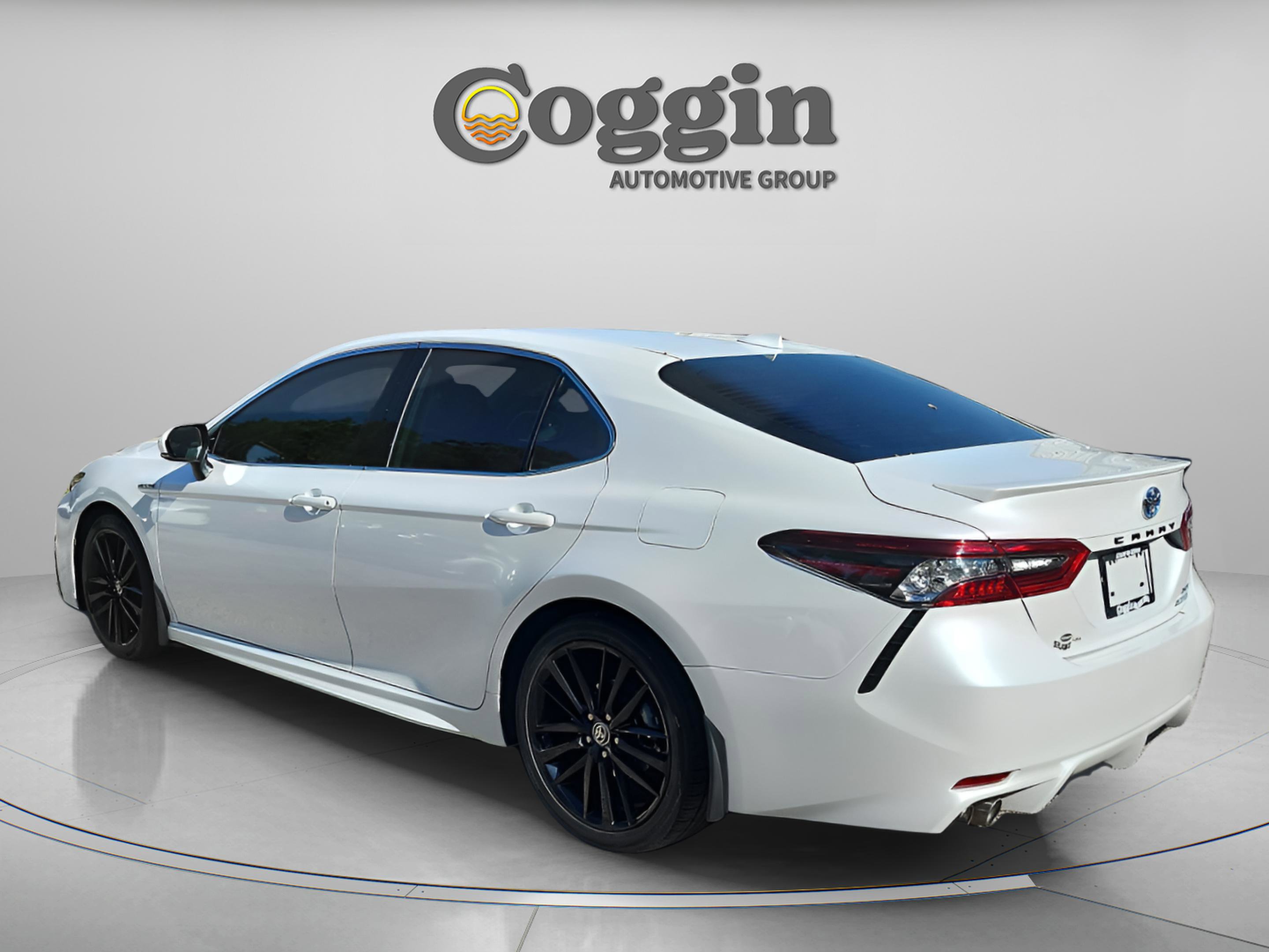 Used 2021 Toyota Camry XSE image 3