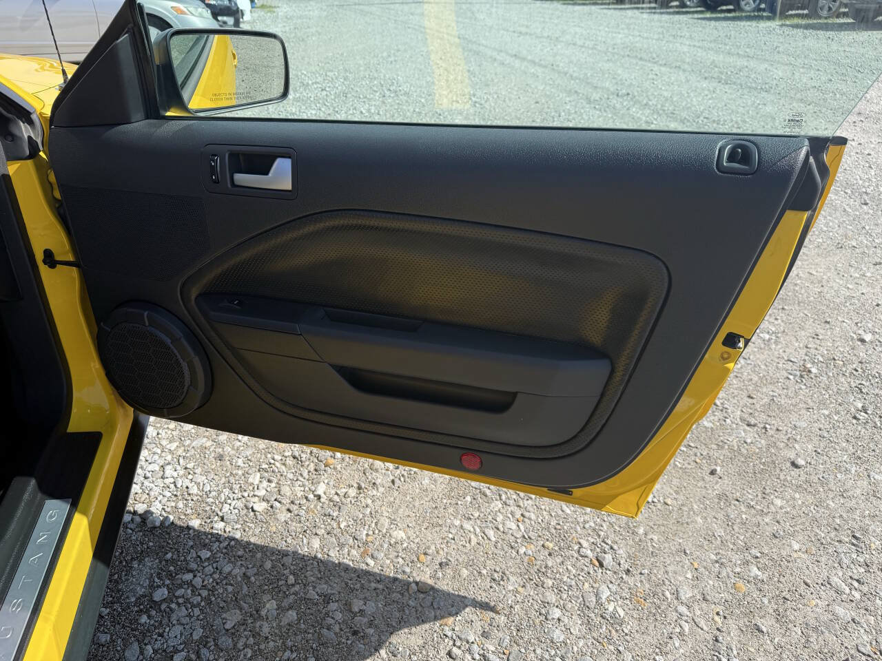 Used 2005 Ford Mustang Premium RWD image 16