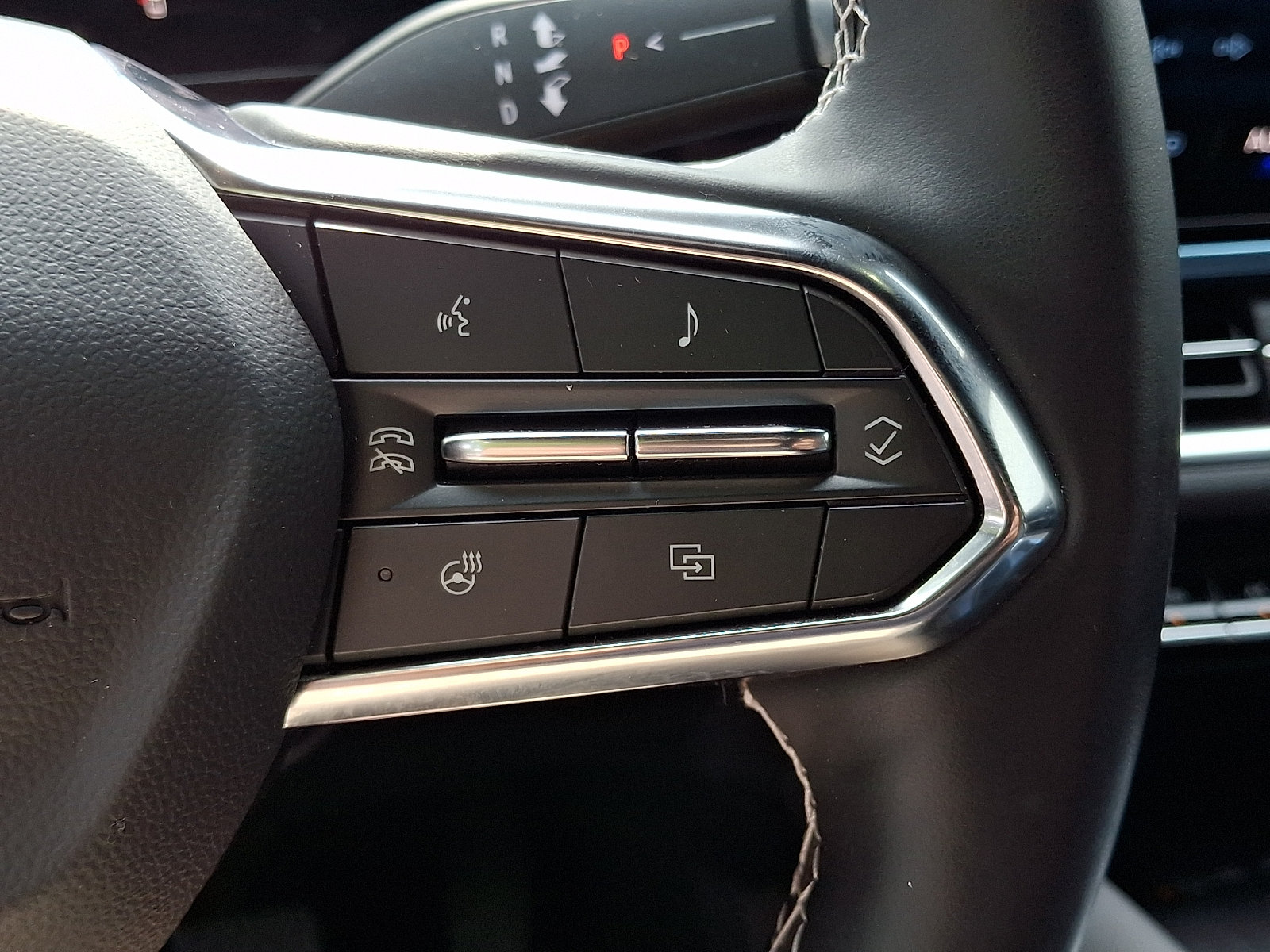 Certified 2025 Chevrolet Equinox EV LT w/ Convenience Package FWD image 24