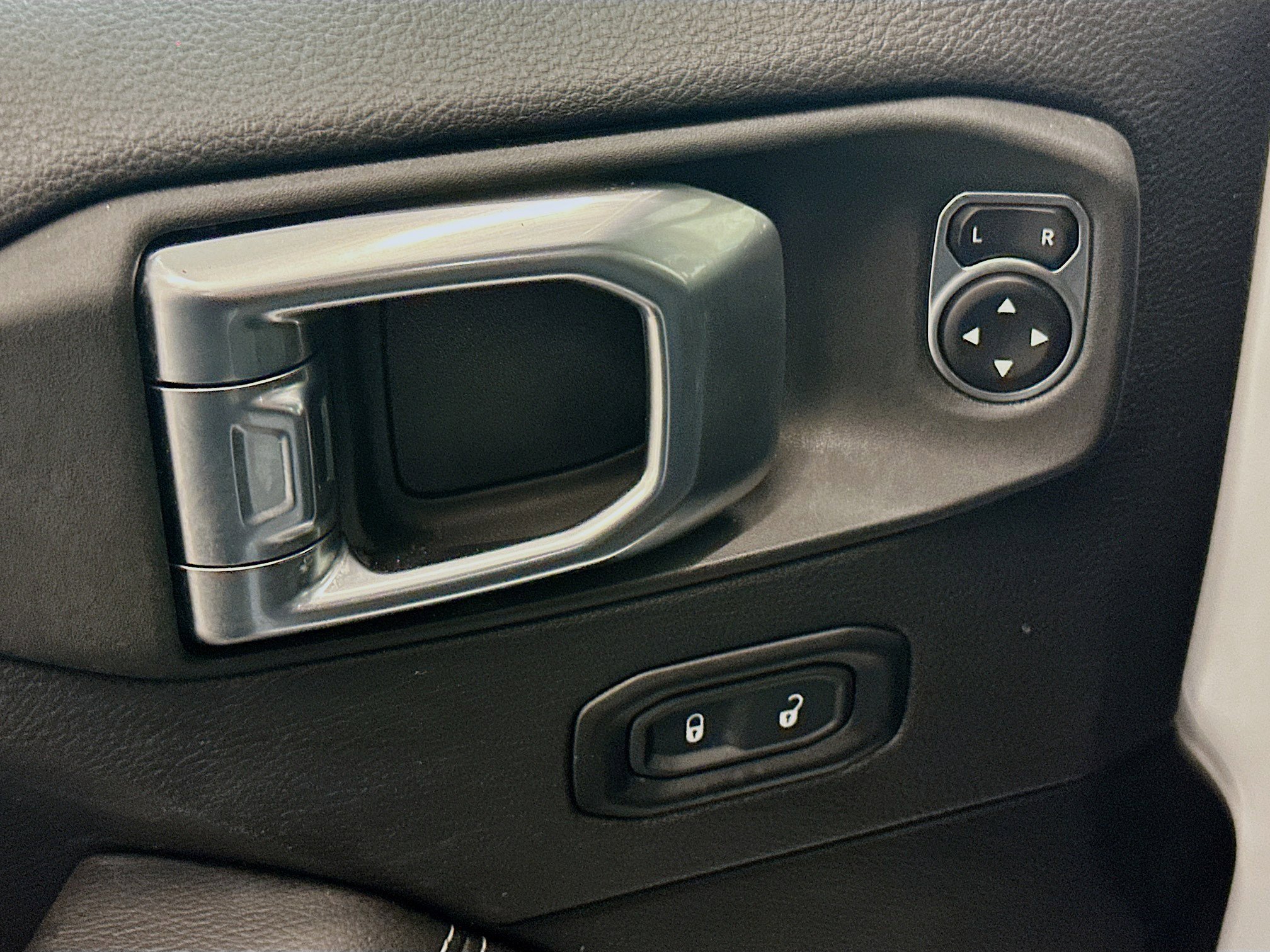 Used 2023 Jeep Wrangler Sahara w/ Cold Weather Group image 15