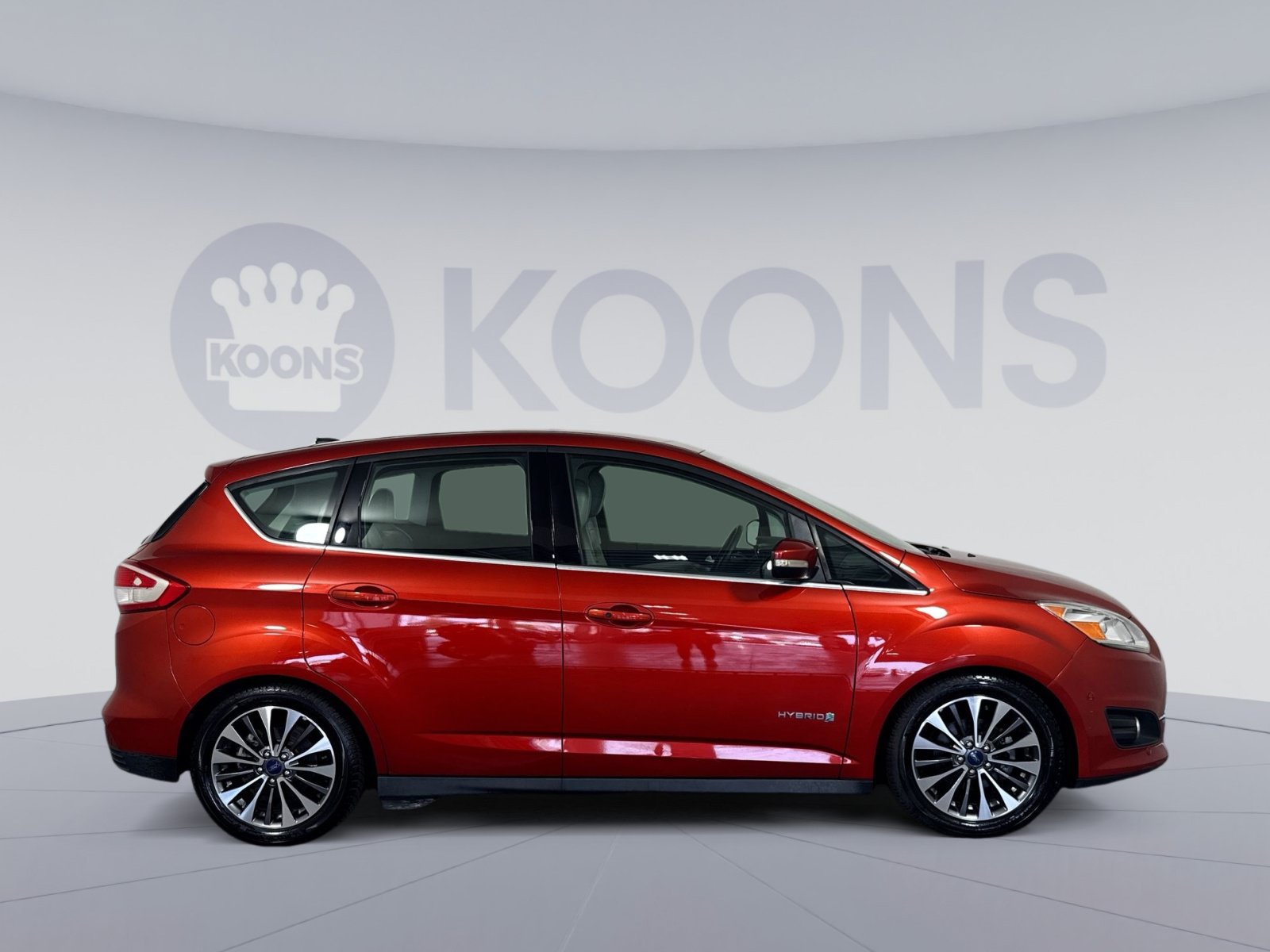 Used 2018 Ford C-MAX Titanium w/ Equipment Group 301A FWD image 8