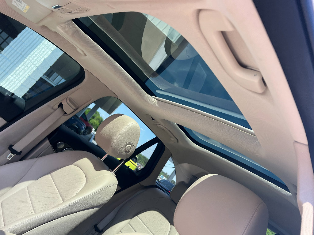 Used 2021 Mercedes-Benz GLC 300 4MATIC w/ Premium Package image 31