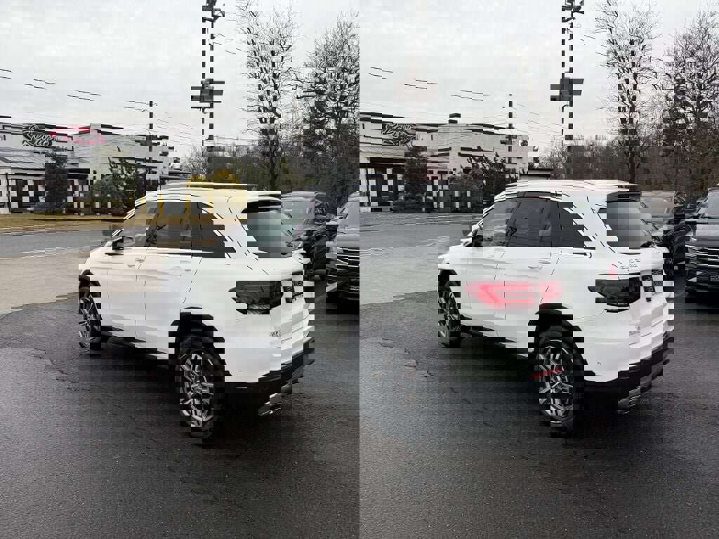 Used 2021 Mercedes-Benz GLC 300 4MATIC image 5