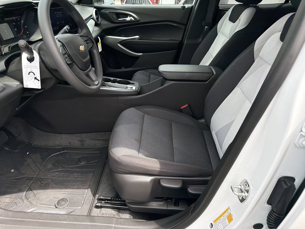 New 2026 Chevrolet Trax LS w/ LS Convenience Package FWD image 14