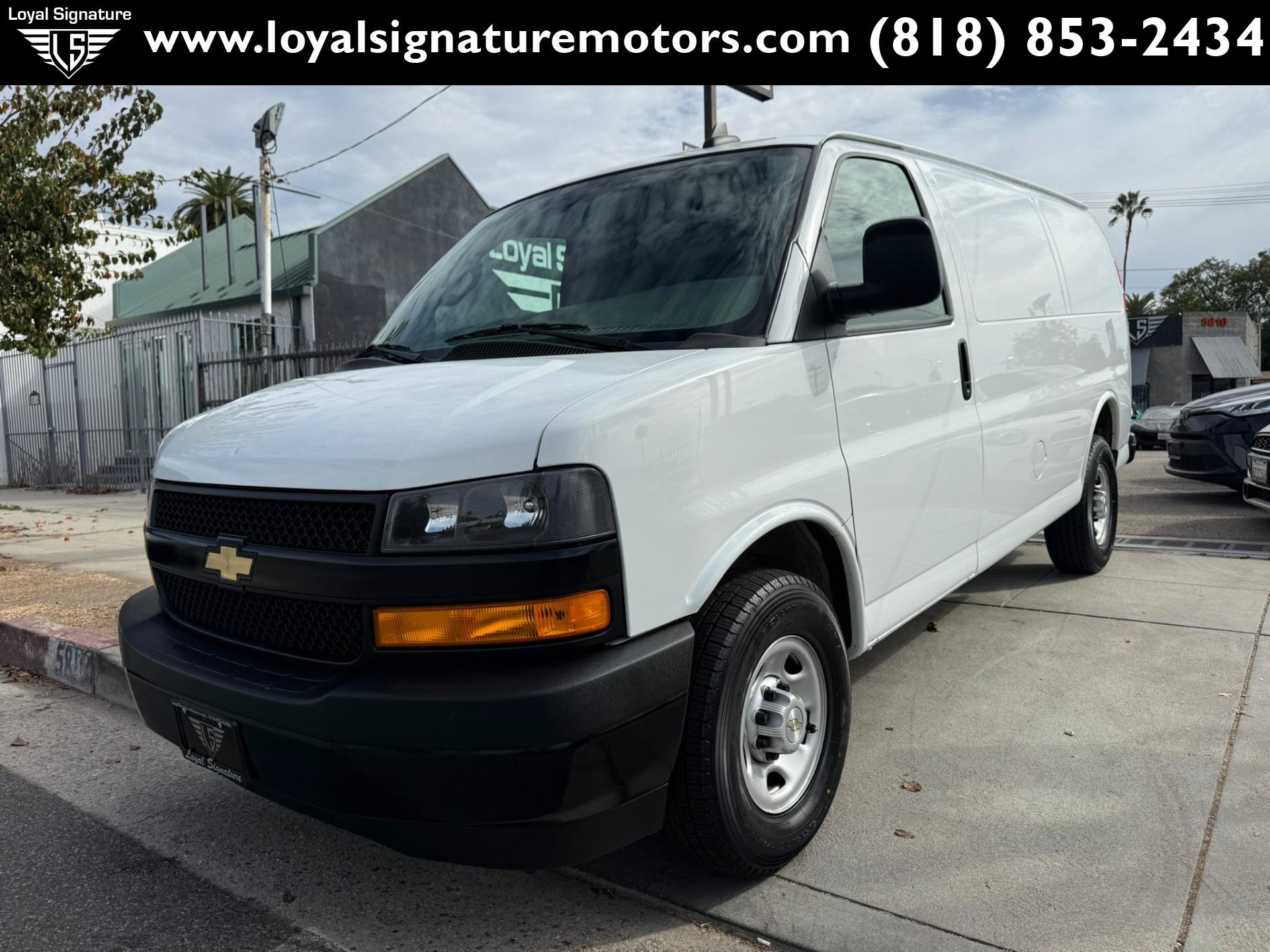 Used 2022 Chevrolet Express 2500 w/ Driver Convenience Package RWD image 3