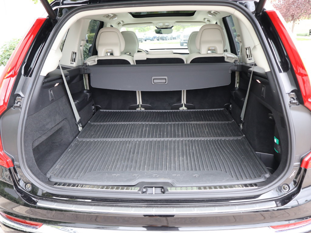 Used 2025 Volvo XC90 B6 Ultra w/ Protection Package Premier AWD/4WD image 11