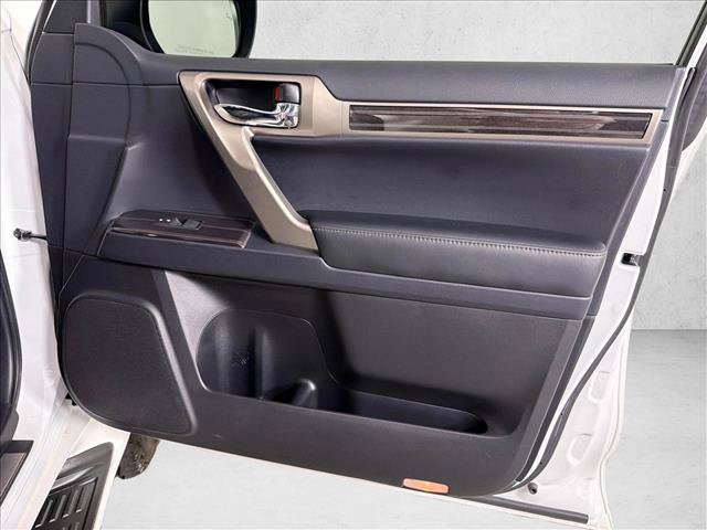 Used 2020 Lexus GX 460 Premium w/ Premium Package AWD/4WD image 16