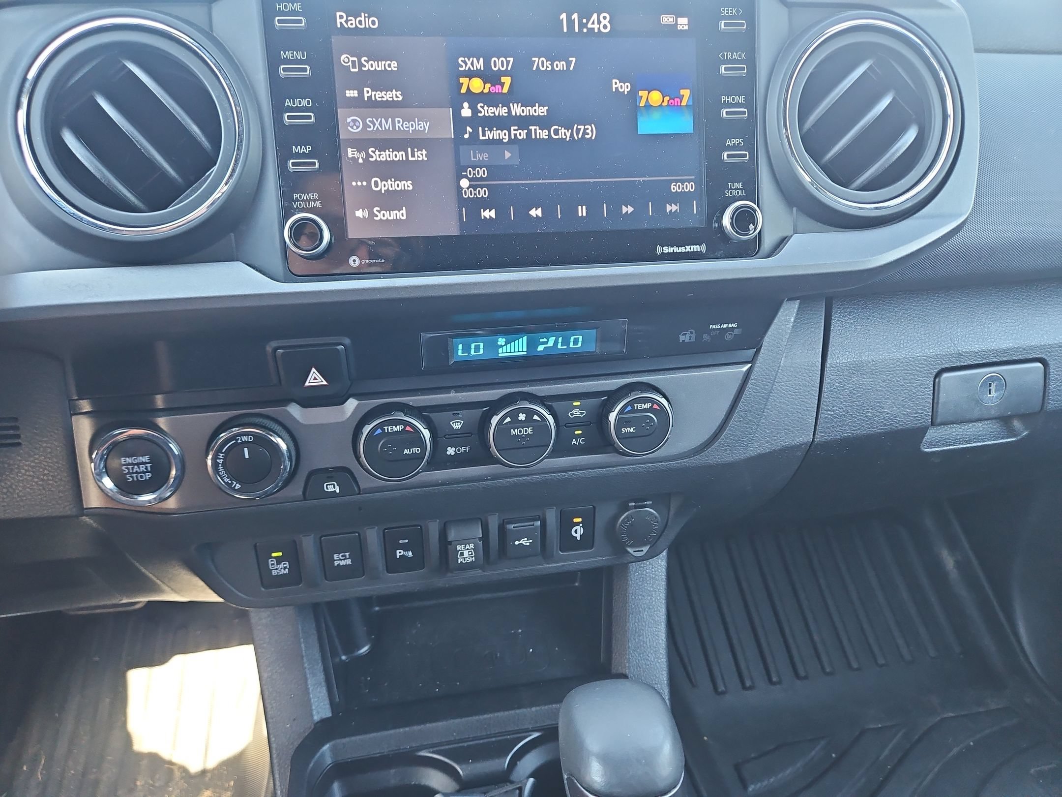 Used 2023 Toyota Tacoma TRD Off-Road w/ Technology Package AWD/4WD image 16
