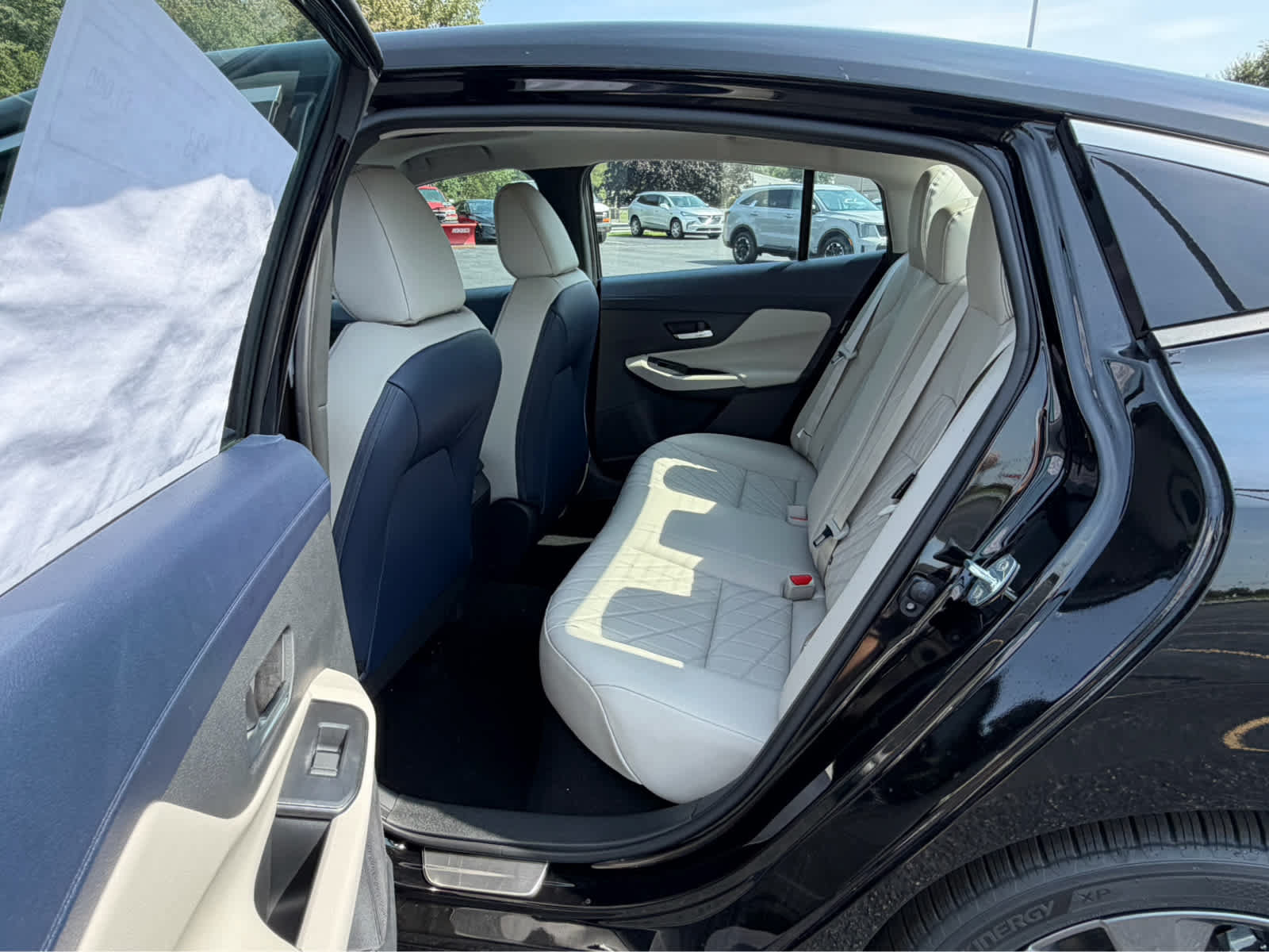 New 2027 Nissan Sentra SL w/ Floor Mat Package FWD image 14