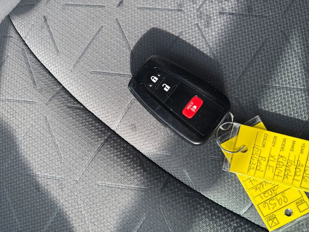 Used 2021 Toyota RAV4 XLE image 30