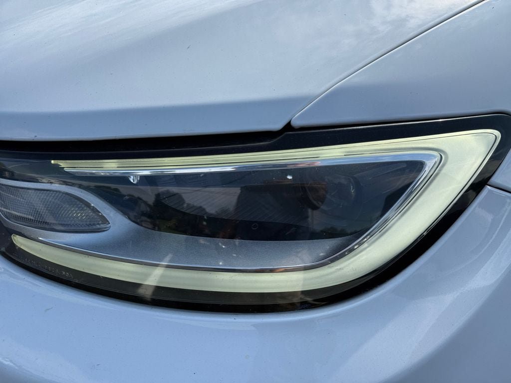 Used 2021 Chrysler Pacifica Touring-L FWD image 22