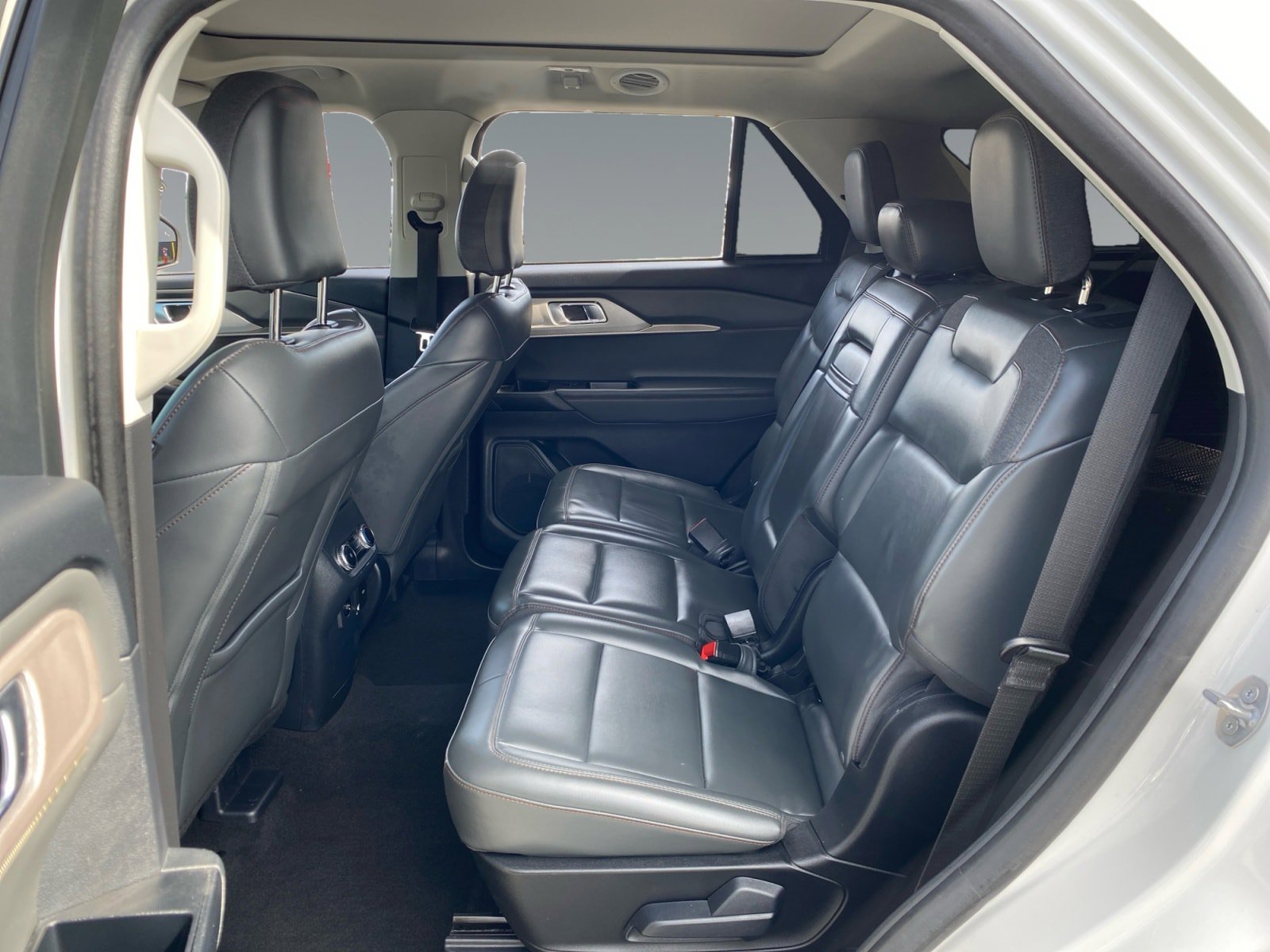 Used 2025 Ford Explorer Active w/ Active Comfort Package AWD/4WD image 13