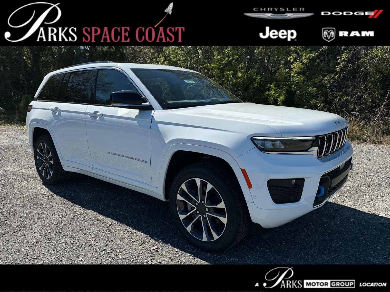 New 2024 Jeep Grand Cherokee Overland w/ Trailer Tow Package AWD/4WD image 1