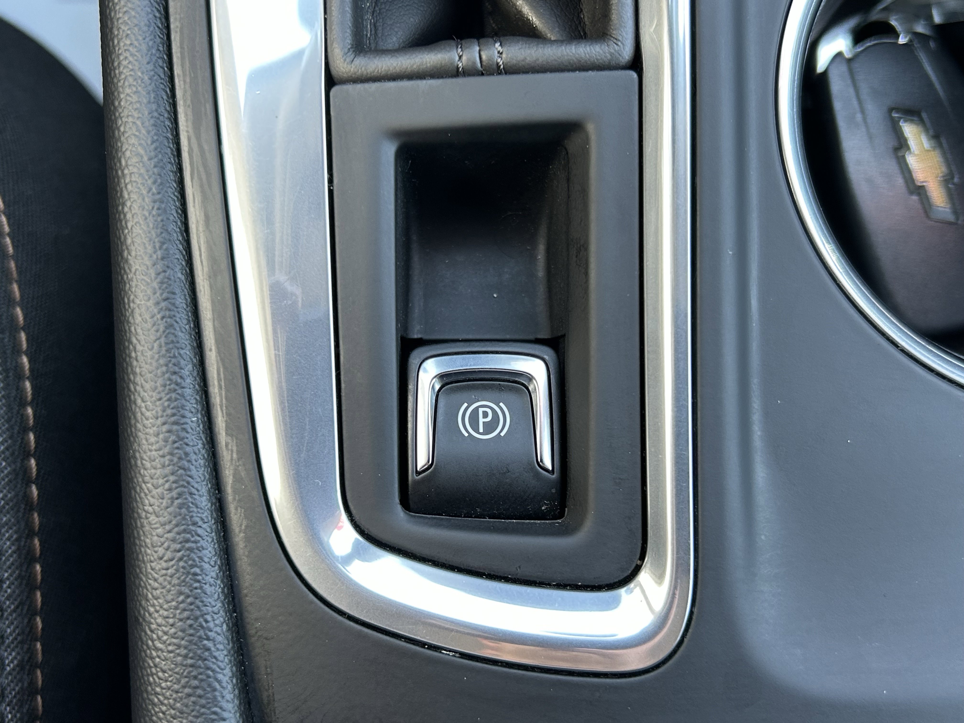 Used 2018 Chevrolet Equinox LT FWD image 32