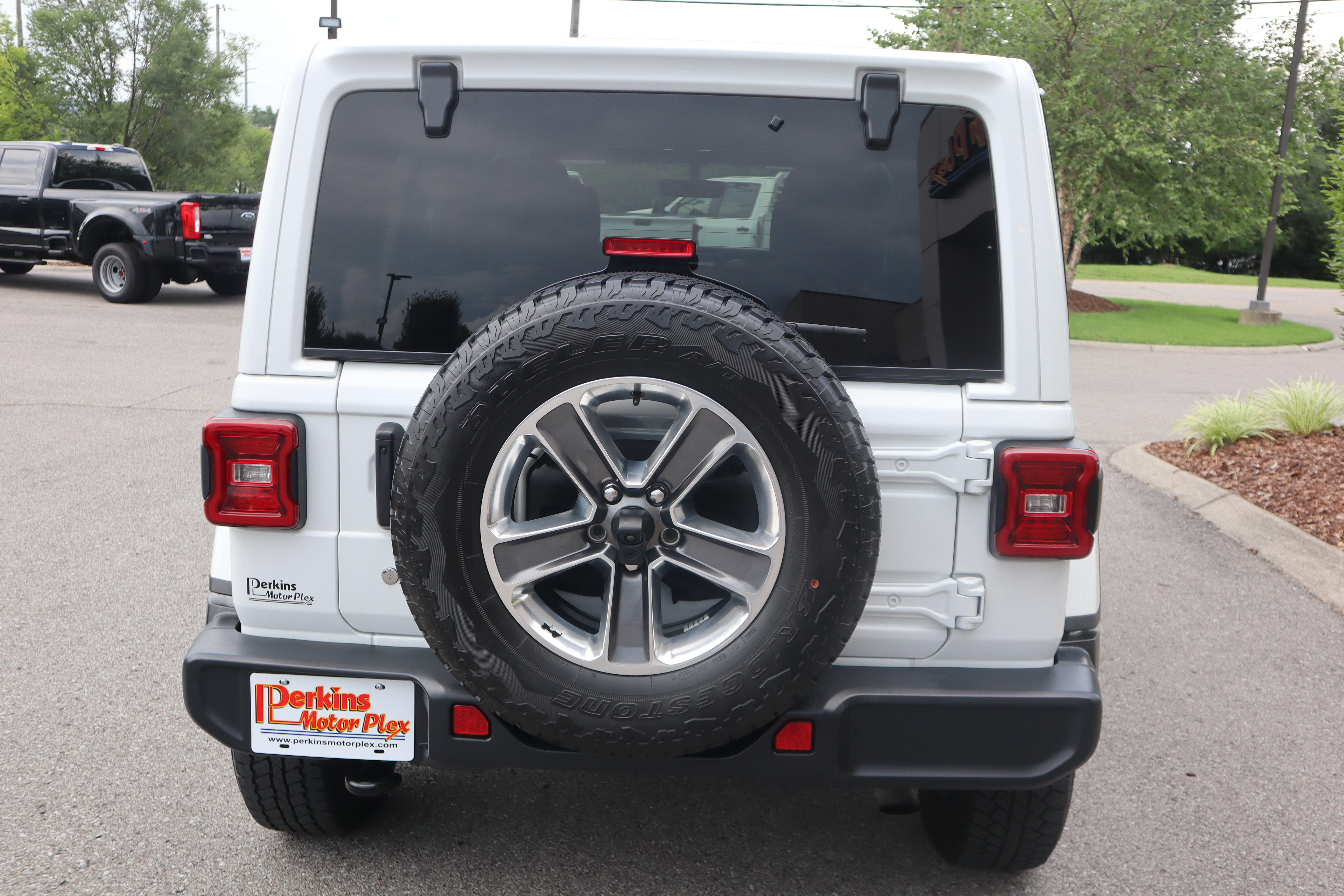 Used 2020 Jeep Wrangler Unlimited Sahara AWD/4WD image 8