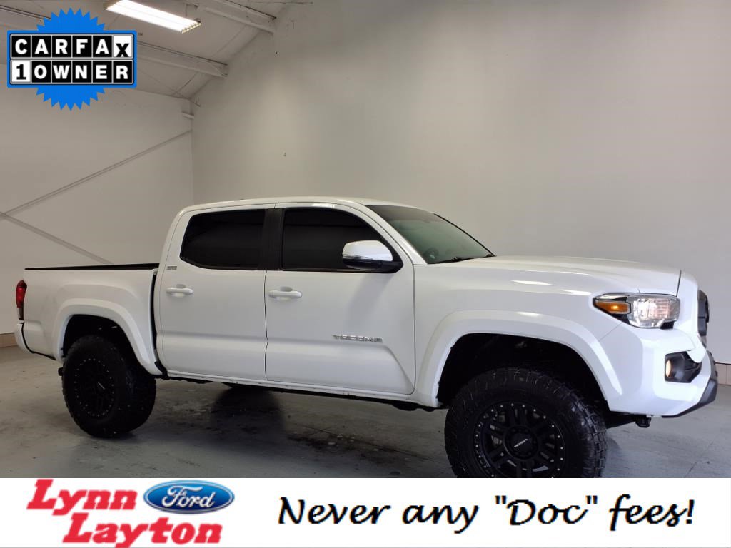 Used 2023 Toyota Tacoma SR5 w/ Technology Package image 2