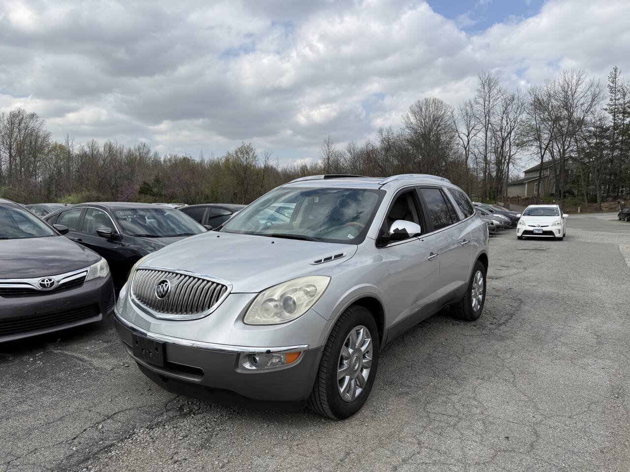 Used 2011 Buick Enclave CXL AWD/4WD image 2