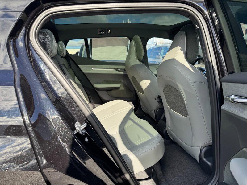 New 2026 Volvo EX30 Plus w/ Climate Package image 5