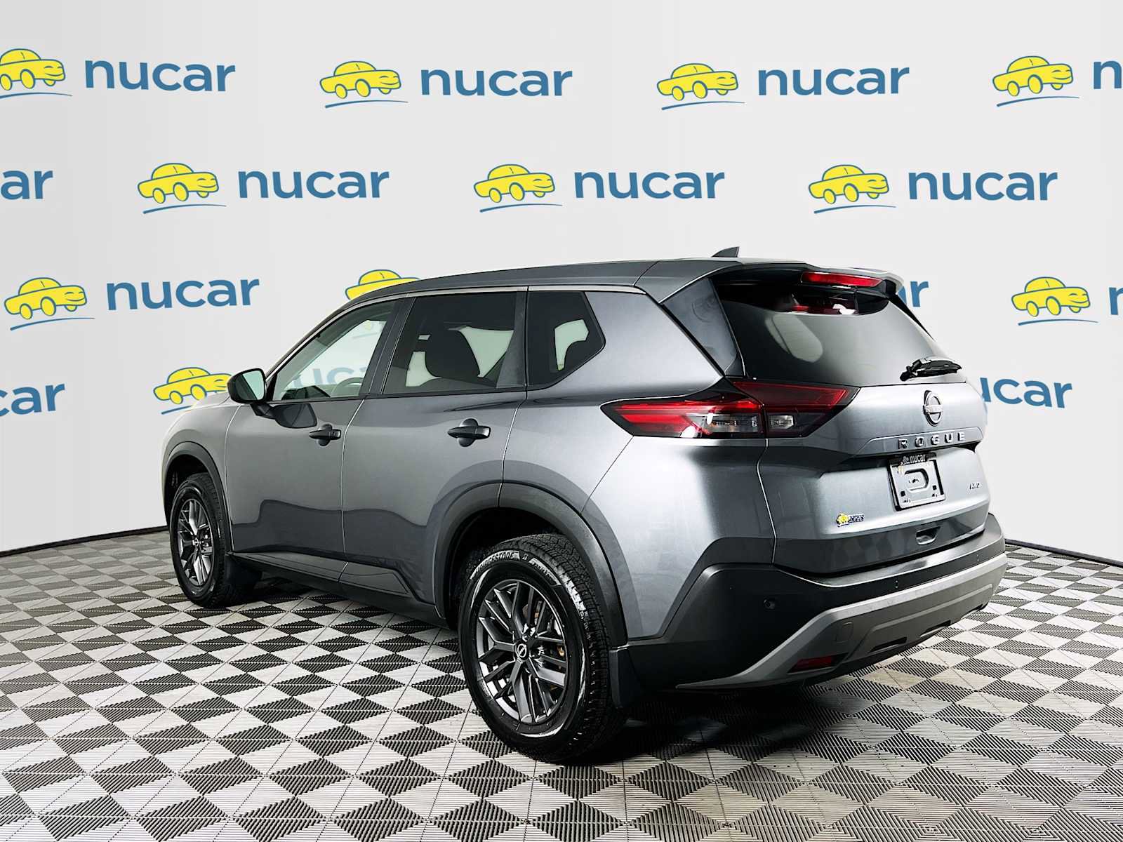 Used 2023 Nissan Rogue S image 5