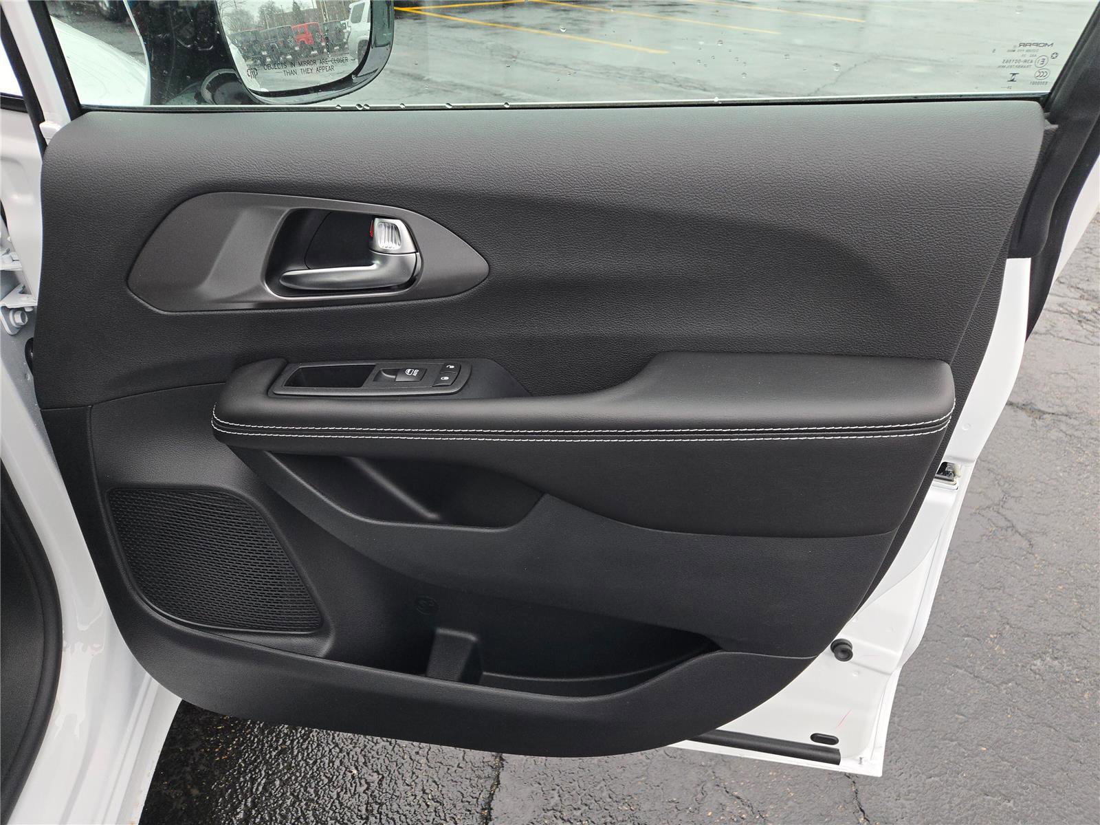 New 2026 Chrysler Voyager LX image 6