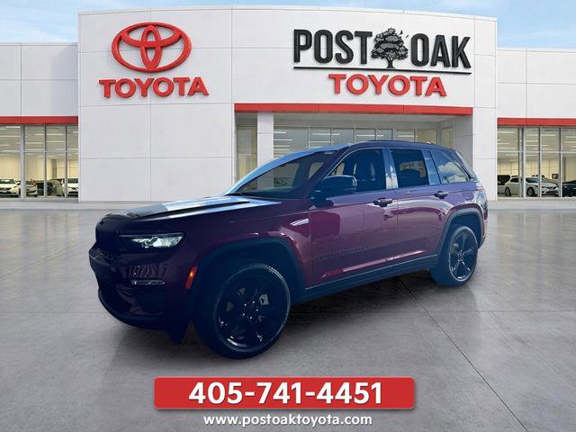 Used 2025 Jeep Grand Cherokee Limited w/ Black Appearance Package AWD/4WD image 12