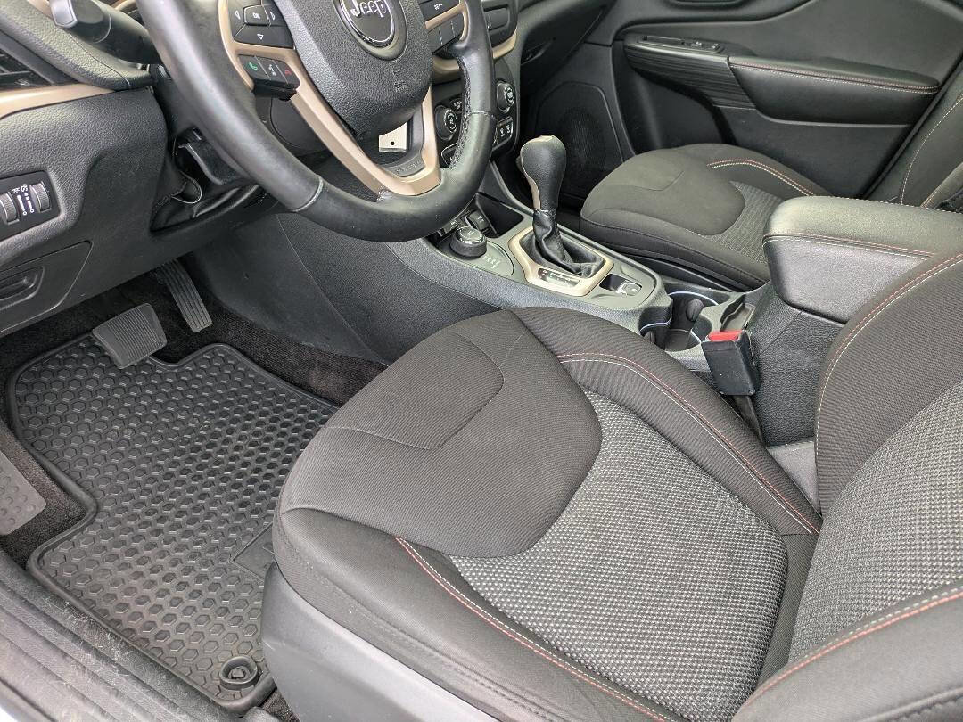 Used 2016 Jeep Cherokee 75th Anniversary image 10