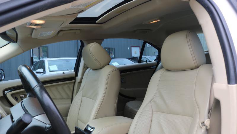 Used 2019 Ford Taurus Limited FWD image 7