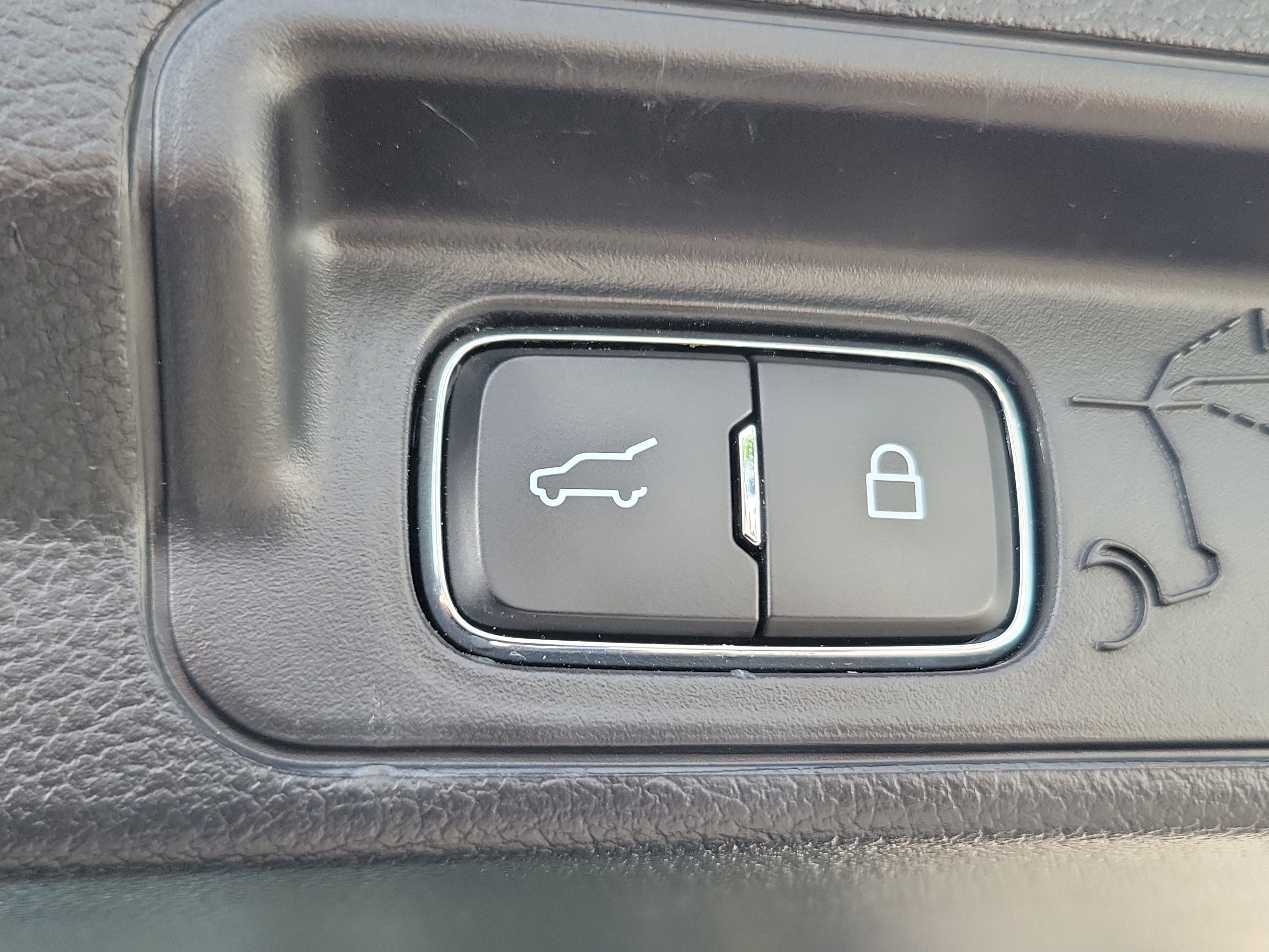 Used 2020 Ford Explorer XLT RWD image 17