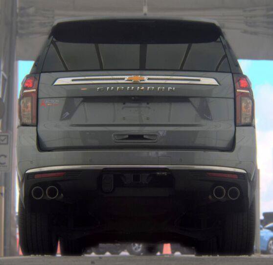 Used 2022 Chevrolet Suburban High Country RWD image 3