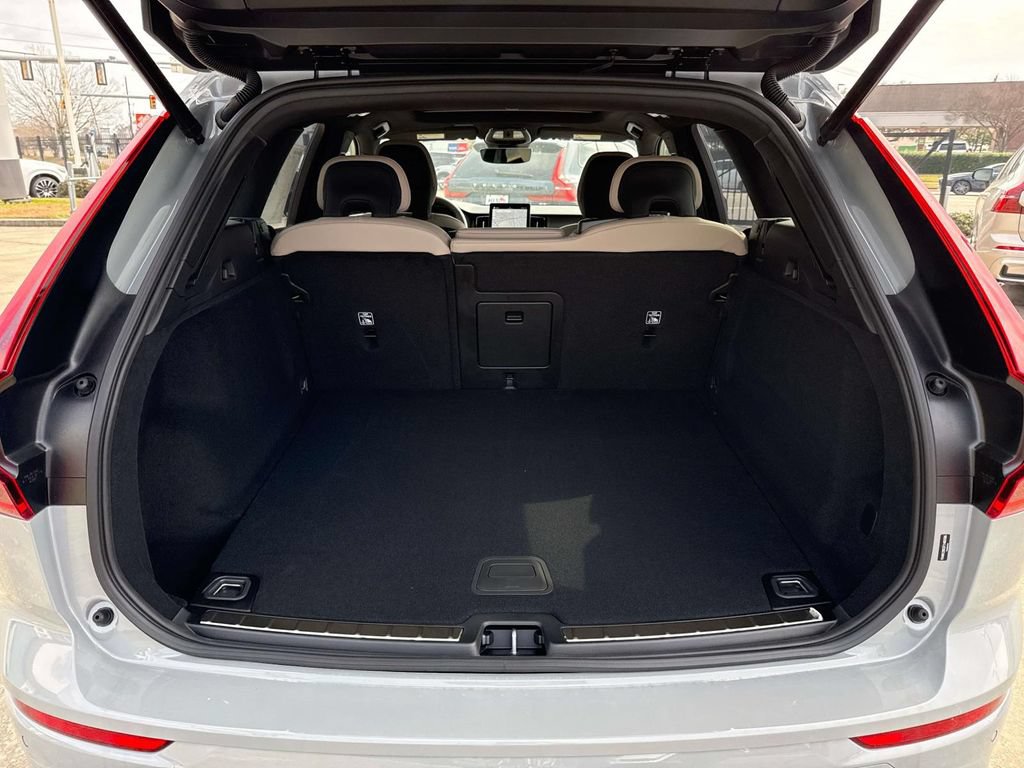 New 2026 Volvo XC60 B5 Plus w/ Climate Package AWD/4WD image 10