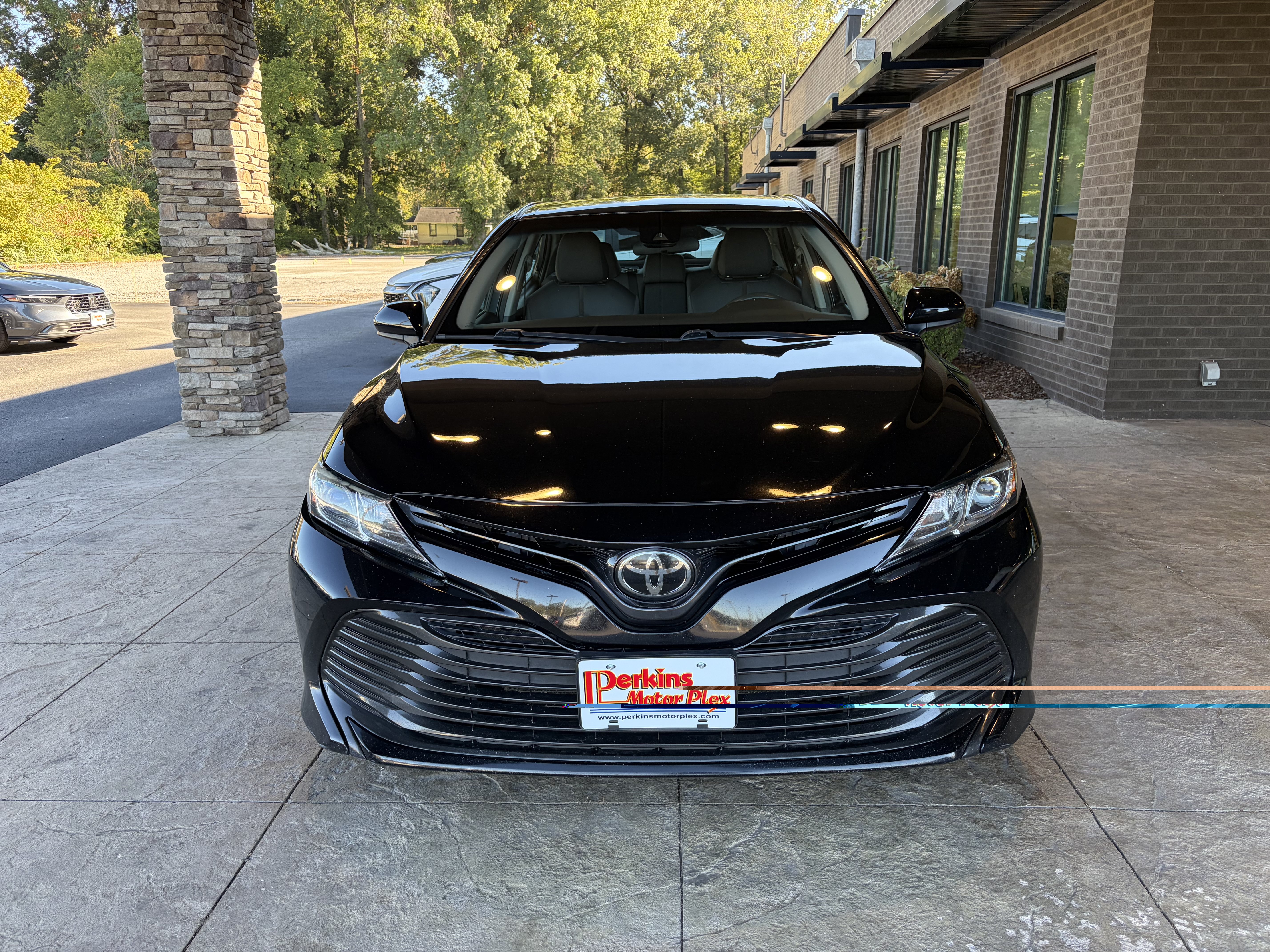 Used 2018 Toyota Camry LE FWD image 3