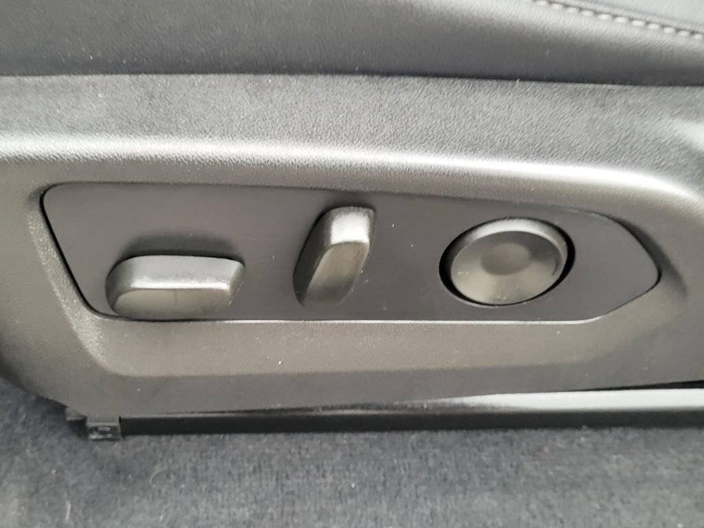 Used 2024 Chevrolet Colorado LT w/ LT Convenience Package III image 17