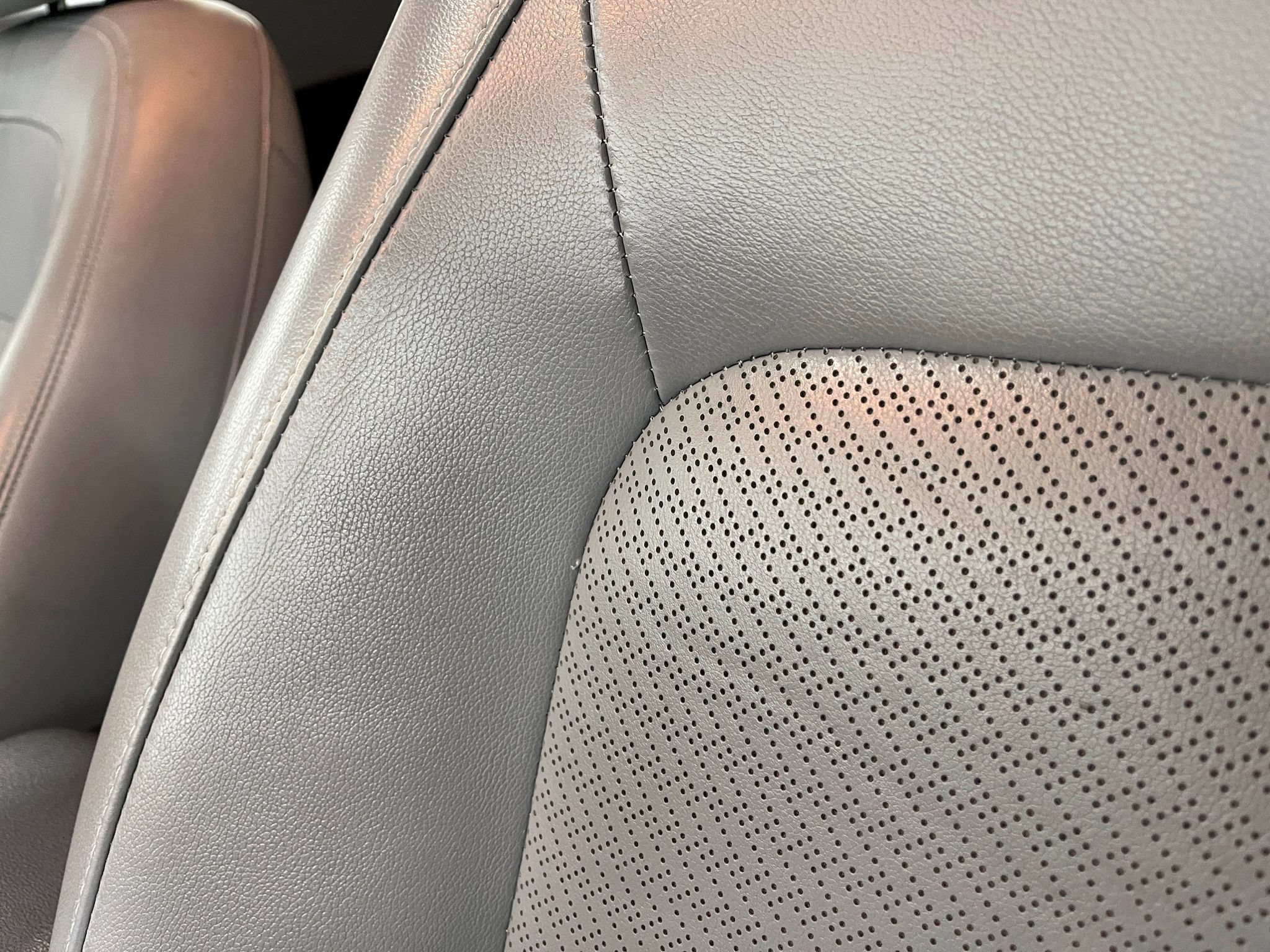 Used 2018 Hyundai Kona Limited AWD/4WD image 17