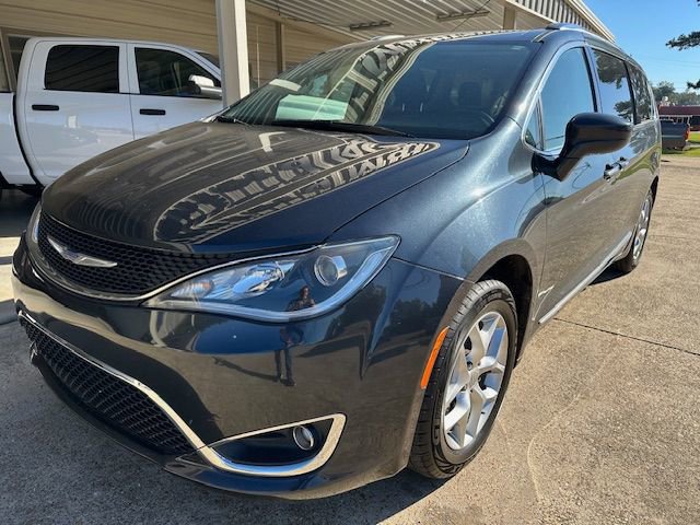 Used 2020 Chrysler Pacifica Touring-L w/ Tire & Wheel Group image 4