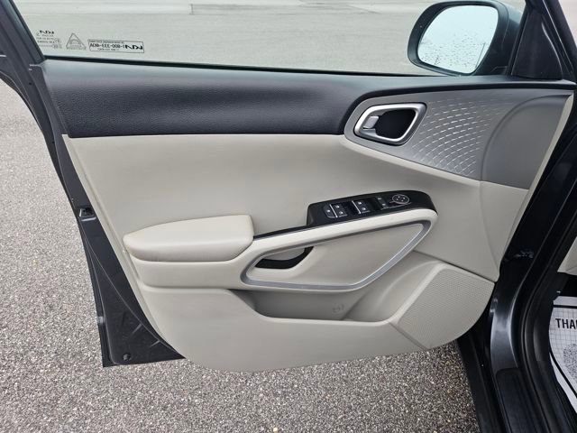 Used 2022 Kia Soul LX image 10