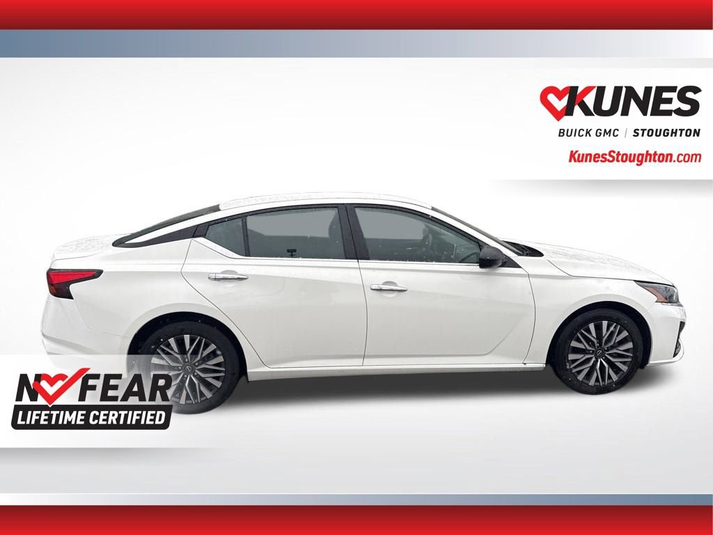 Used 2025 Nissan Altima 2.5 SV FWD image 12