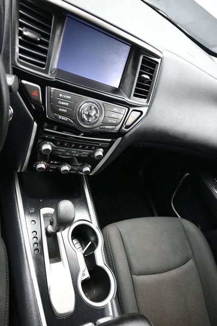 Used 2020 Nissan Pathfinder S image 23