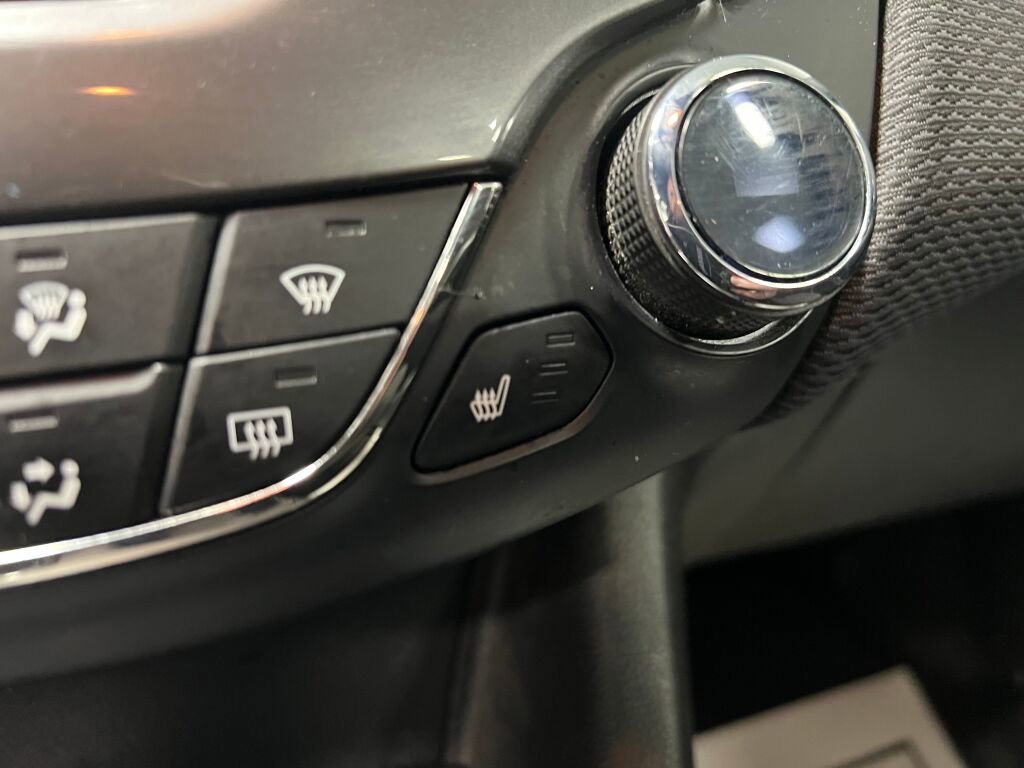 Used 2019 Chevrolet Cruze LT image 12