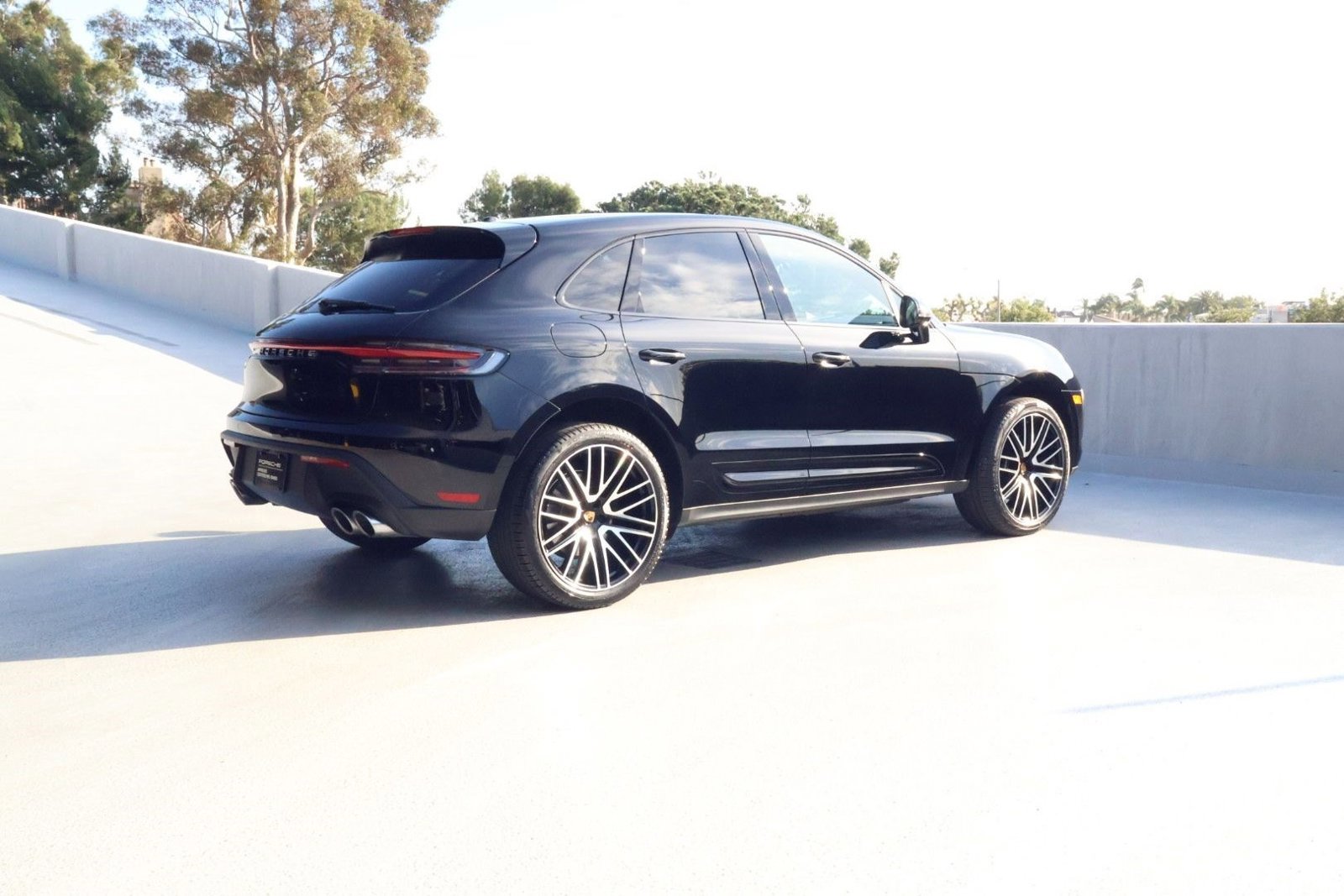 Certified 2025 Porsche Macan image 8