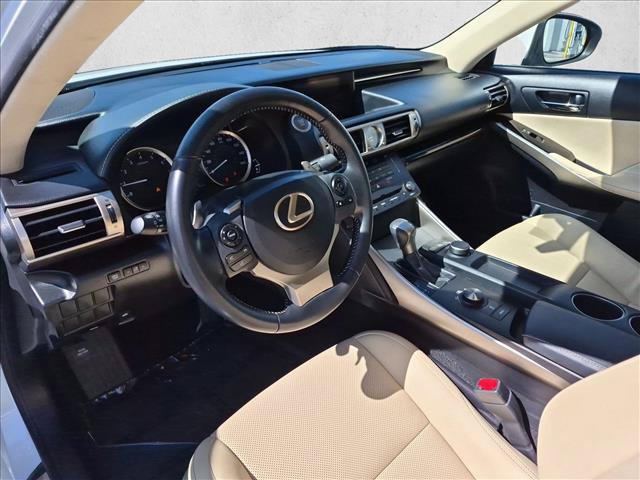 Used 2016 Lexus IS 200t RWD image 10