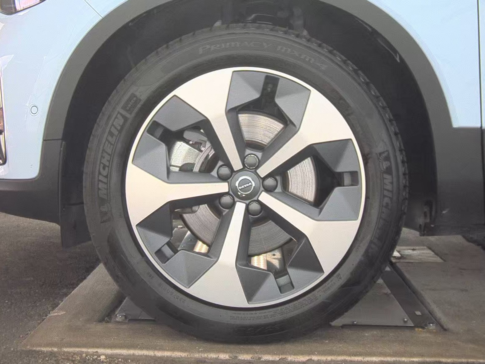 Used 2026 Volvo XC40 B5 Plus AWD/4WD image 13