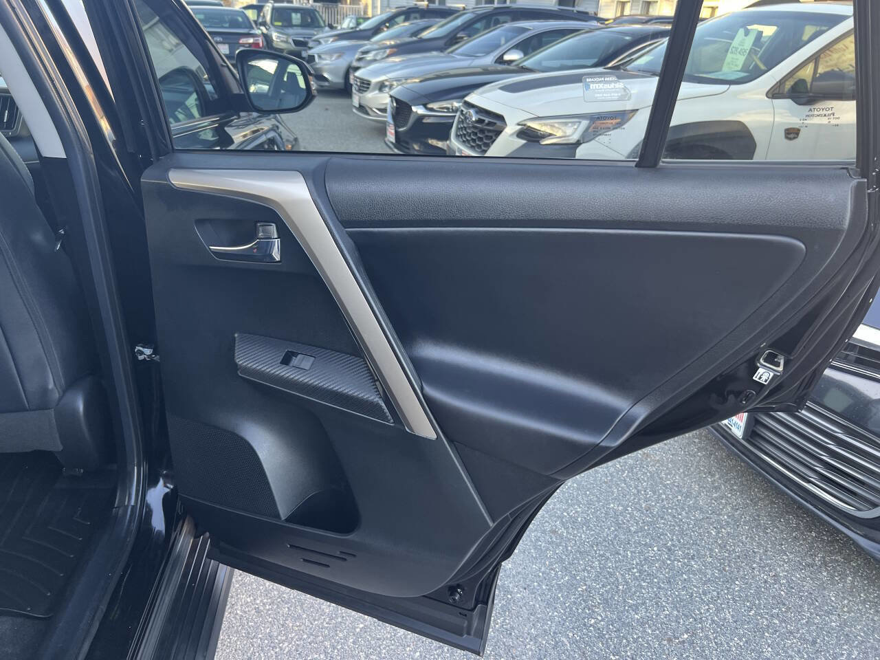 Used 2015 Toyota RAV4 Limited image 14