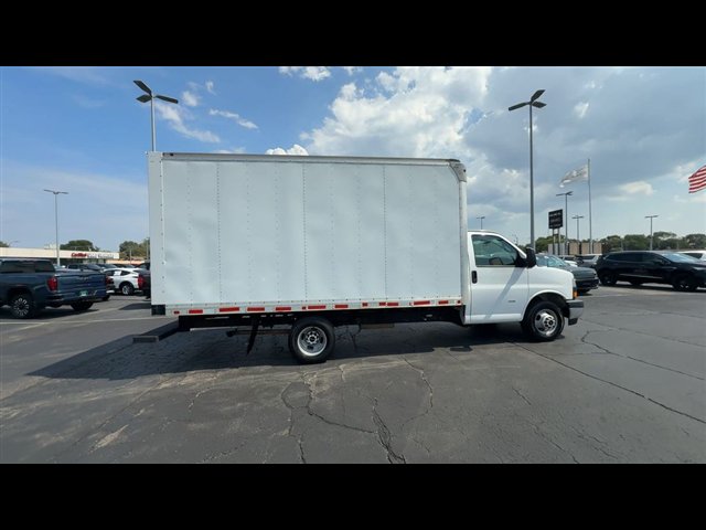 Used 2019 GMC Savana 3500 w/ Power Convenience Package RWD image 2