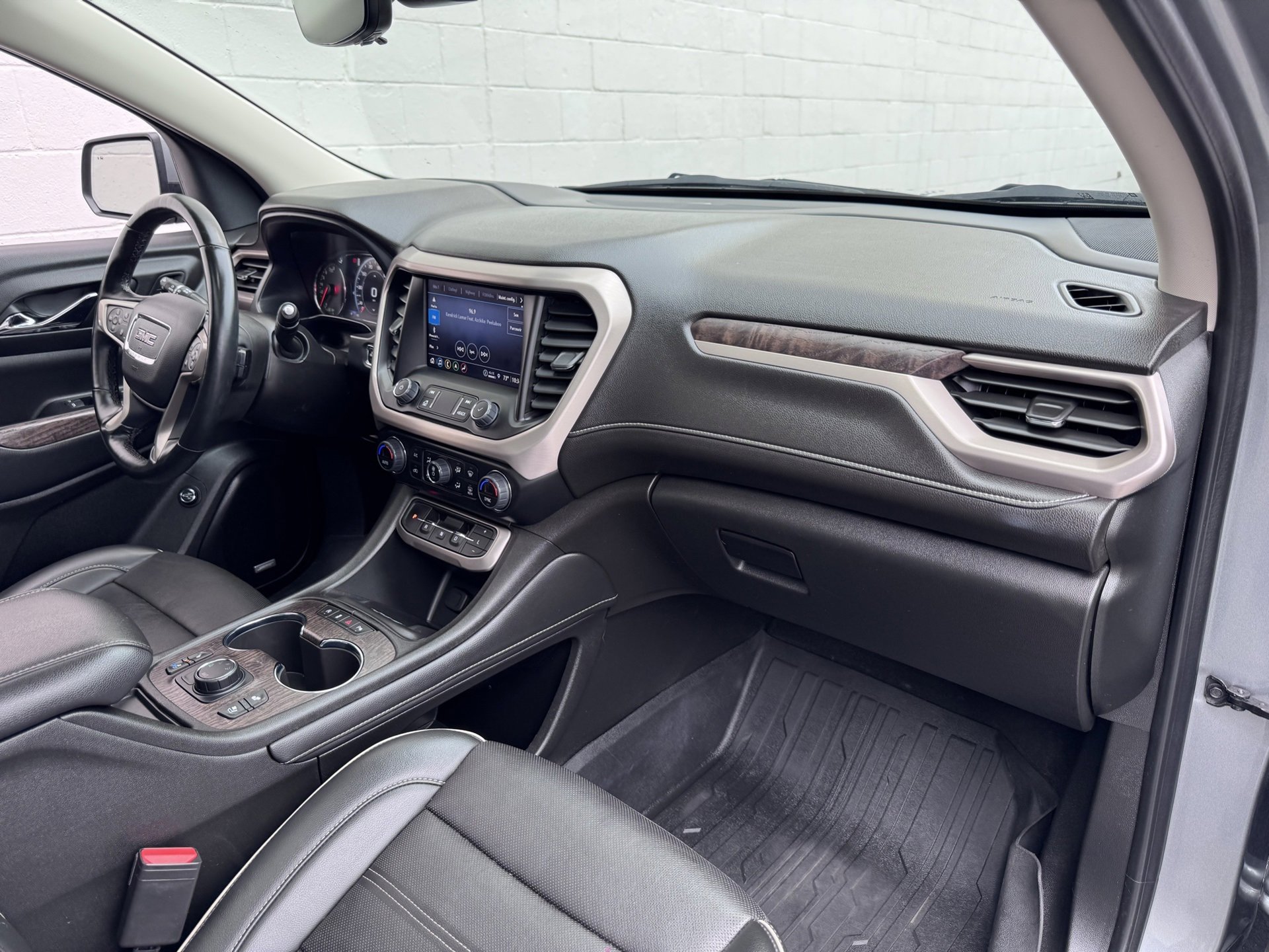 Used 2023 GMC Acadia Denali image 11