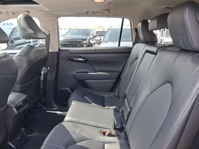 Used 2026 Toyota Highlander XLE AWD/4WD image 6
