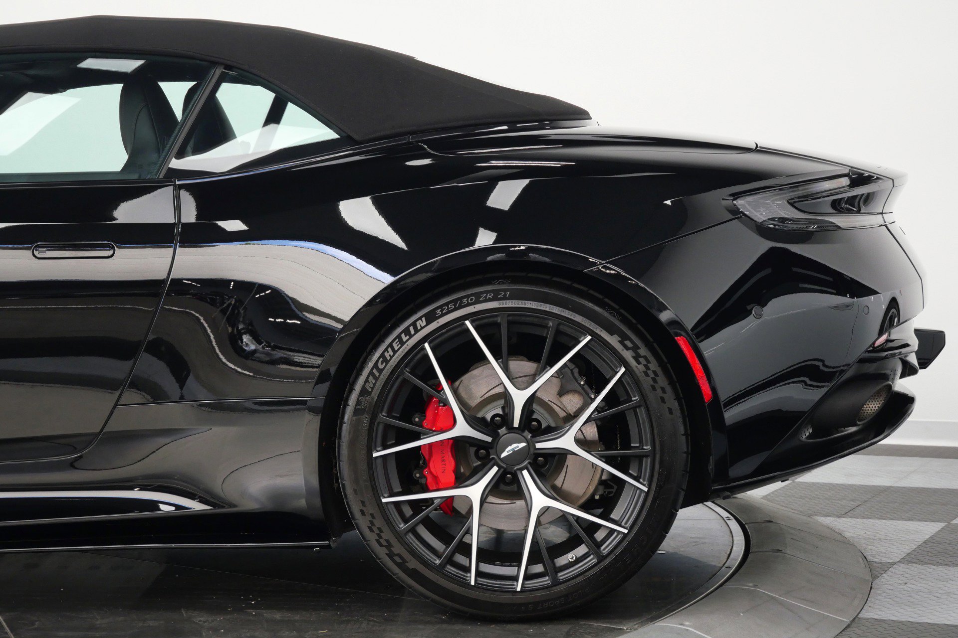 Used 2025 Aston Martin DB12 Convertible RWD image 46
