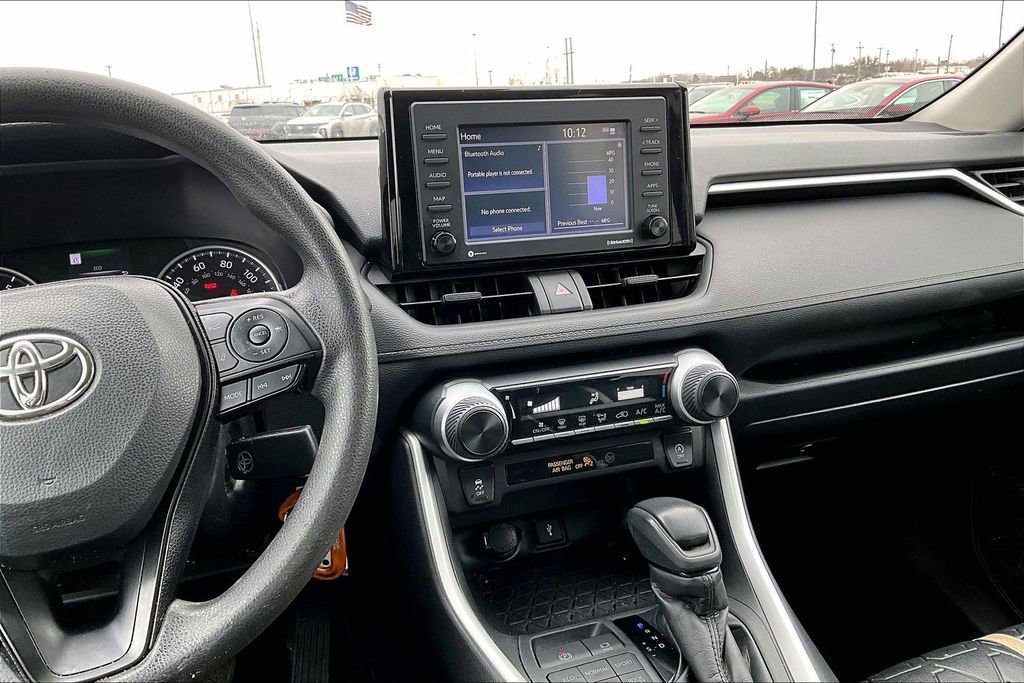 Used 2022 Toyota RAV4 LE image 8
