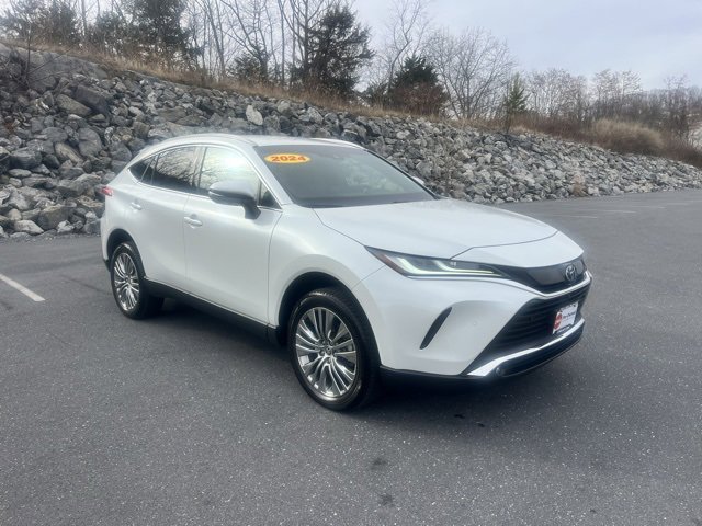 Used 2024 Toyota Venza Limited image 1