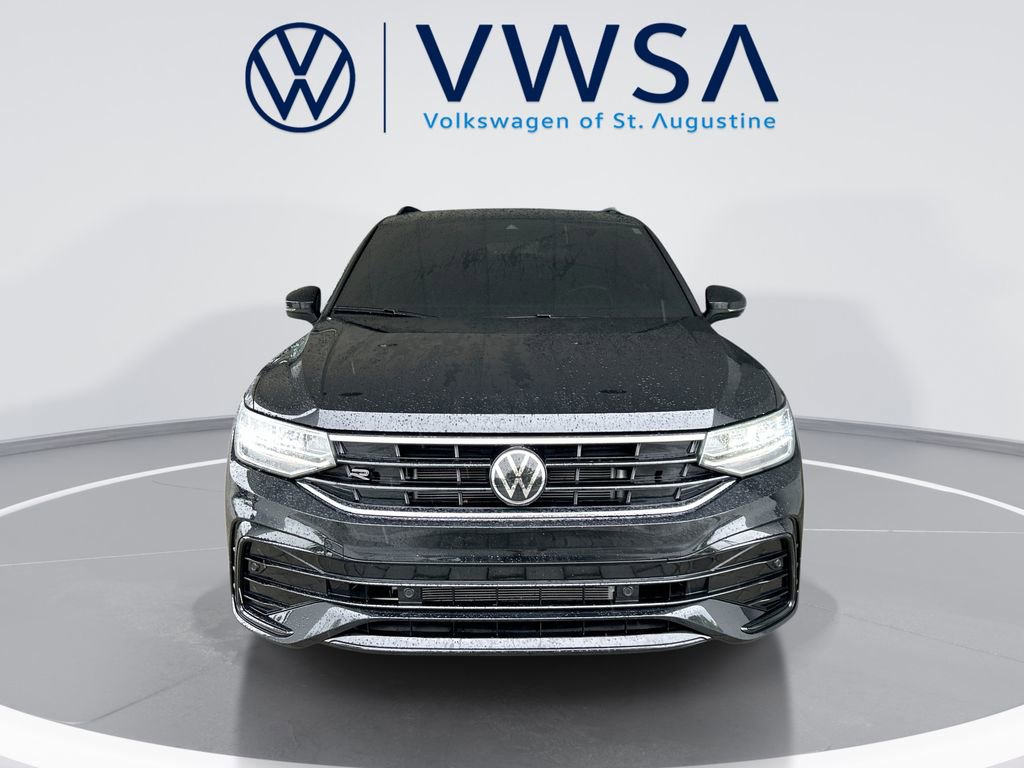 Certified 2024 Volkswagen Tiguan SE R-Line image 2