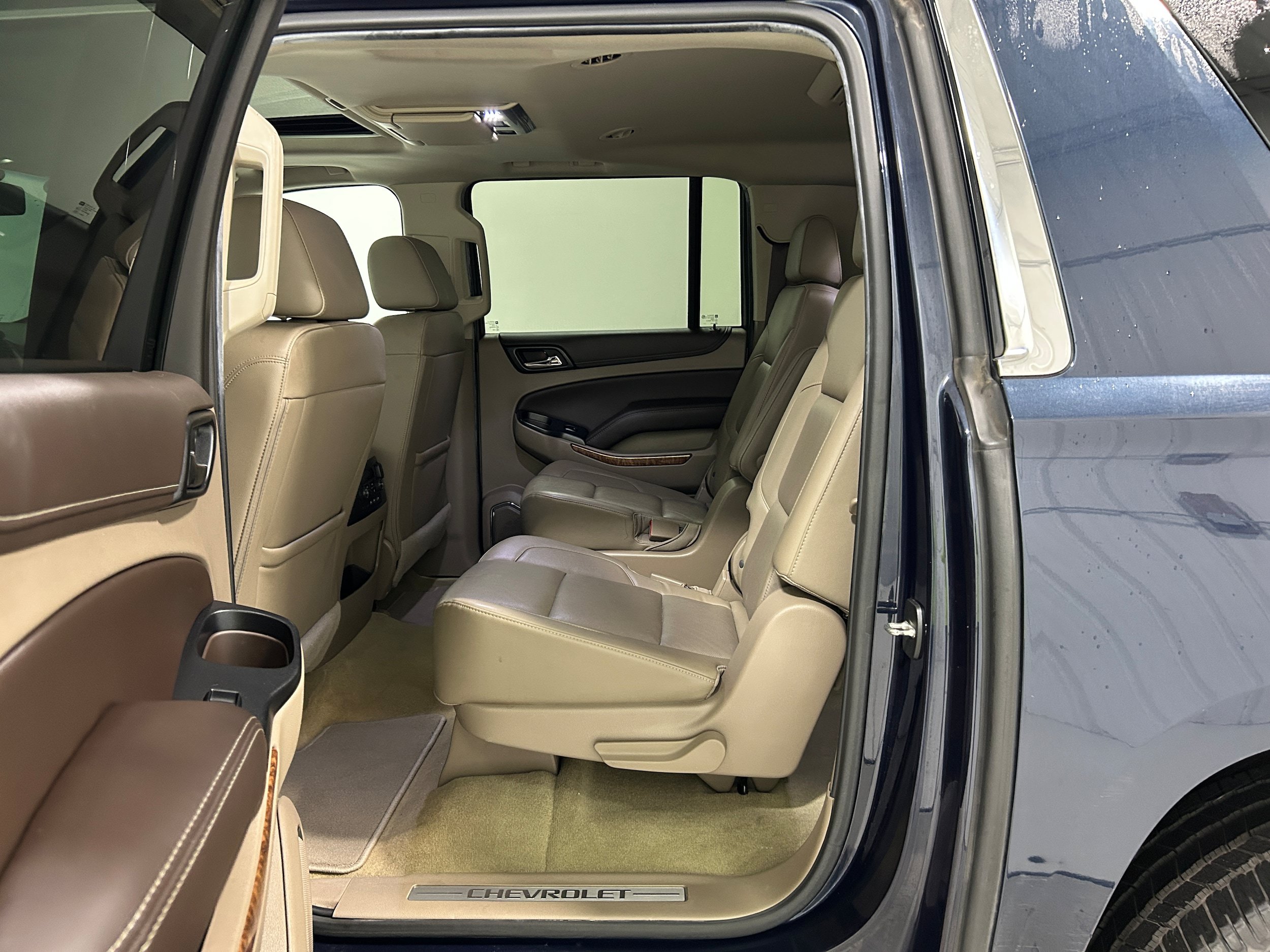 Used 2017 Chevrolet Suburban Premier AWD/4WD image 29